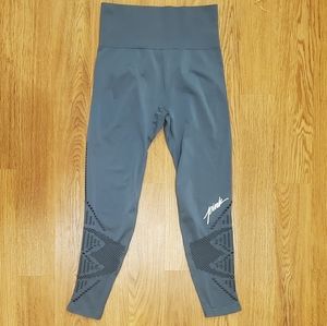 VS Pink cool & comfy leggings